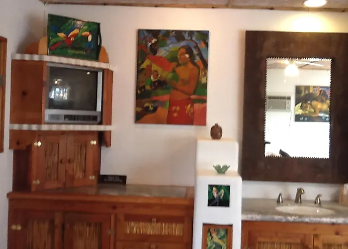 Les Artistes Inn
